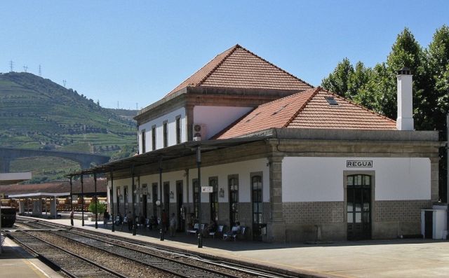 Esta&ccedil;&atilde;o ferrovi&aacute;ria da R&eacute;gua